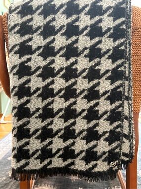 Michael Kors Black & Gray Houndstooth Wrap/Scarc
